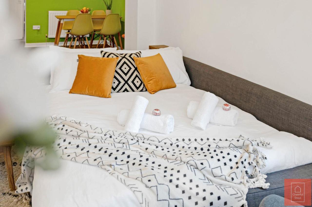 Cheerful Stays: Spacious Flat In Vibrant Leith エディンバラ エクステリア 写真