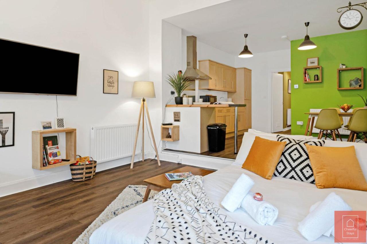 Cheerful Stays: Spacious Flat In Vibrant Leith エディンバラ エクステリア 写真