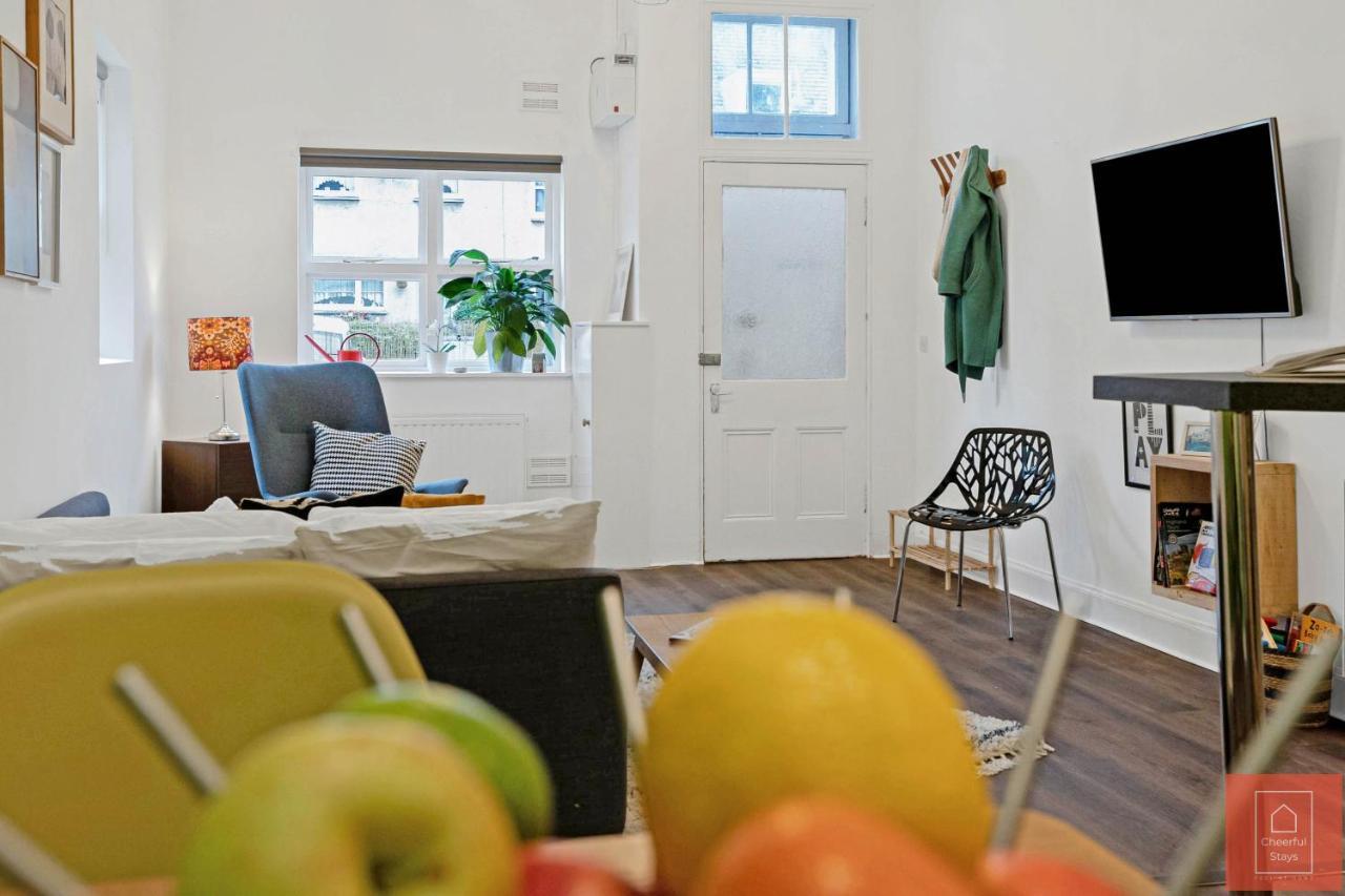 Cheerful Stays: Spacious Flat In Vibrant Leith エディンバラ エクステリア 写真