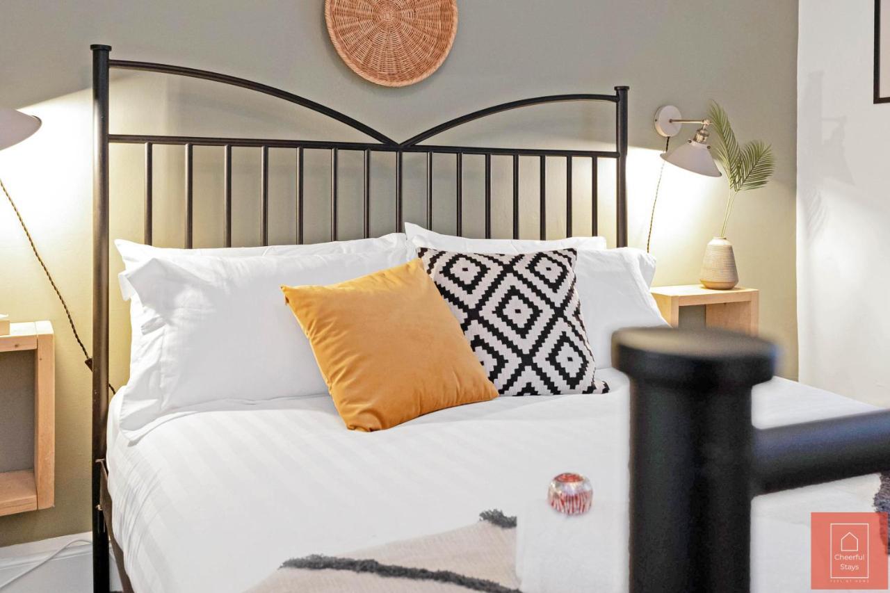 Cheerful Stays: Spacious Flat In Vibrant Leith エディンバラ エクステリア 写真