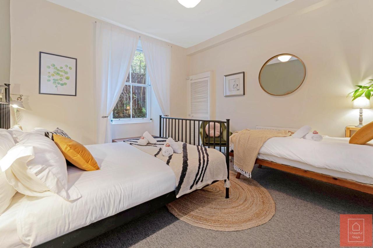 Cheerful Stays: Spacious Flat In Vibrant Leith エディンバラ エクステリア 写真